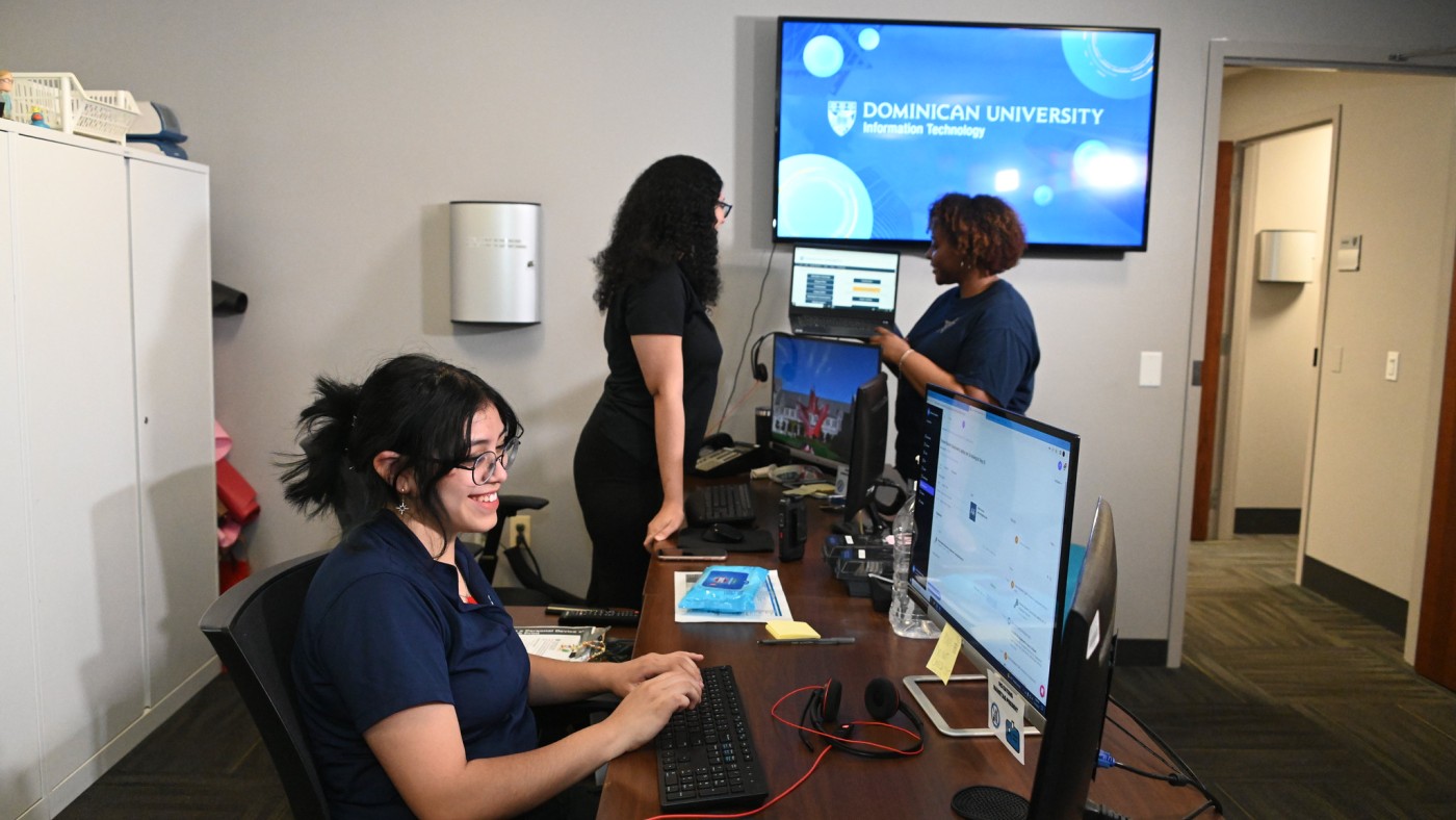 Students working in IT Support Center