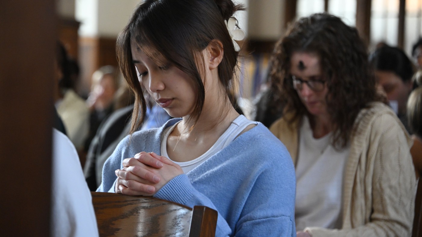 Students in prayer on Ash Wednesday