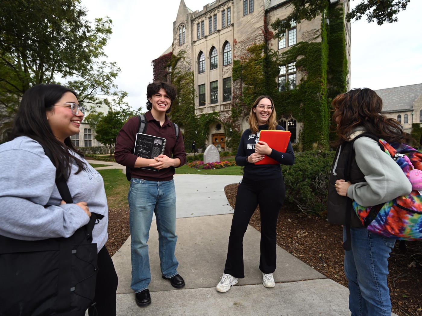 Students outside on campuis